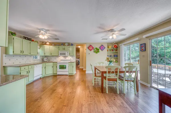 113 Red Bird, Kingsland, TX 78639-9999