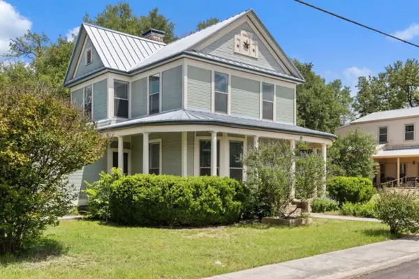 208 N Avenue G, Johnson City, TX 78663