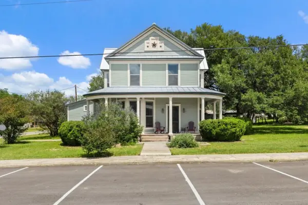 208 N Avenue G, Johnson City, TX 78663