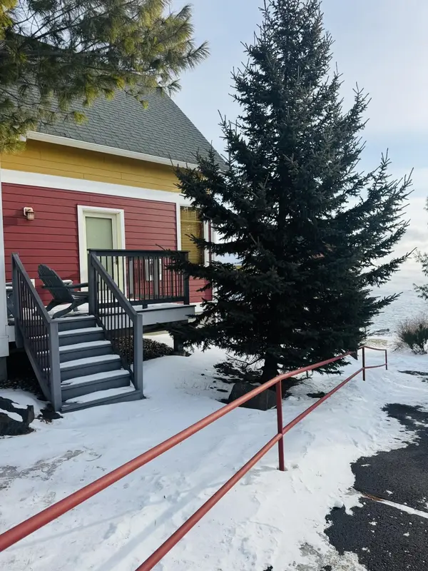 520 Fjord Tr, Beaver Bay, MN 55601