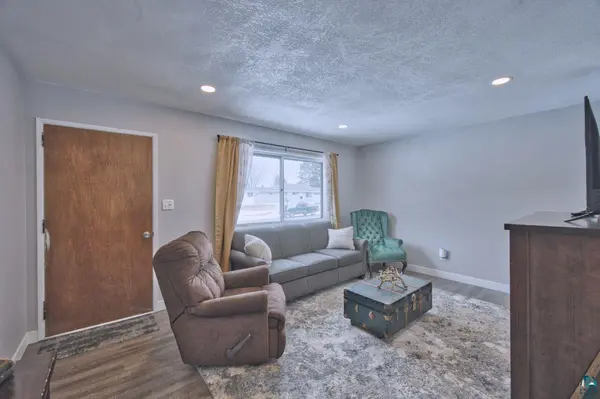 242 Hampshire Dr, Hoyt Lakes, MN 55750-0000