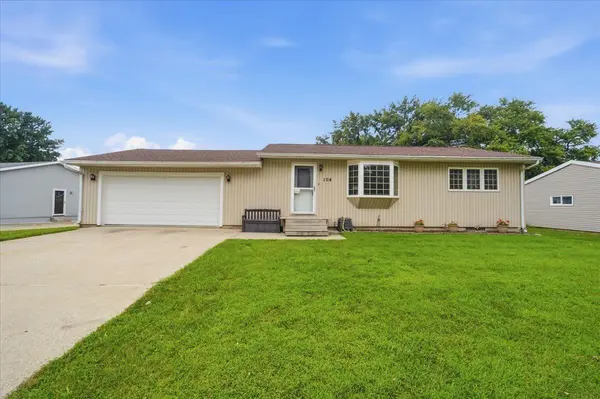 104 Corliss AVE, Elk Run Heights, IA 50707