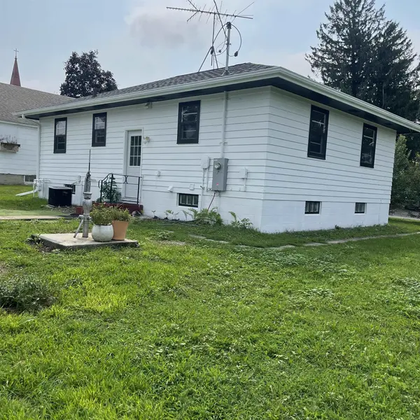 143 W Military Rd, Postville, IA 52162