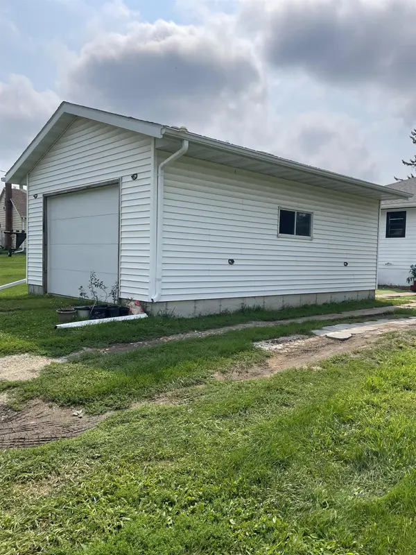 143 W Military Rd, Postville, IA 52162