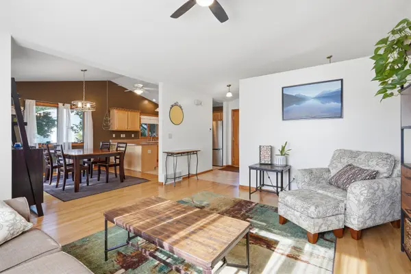 902 Rosa DR, Decorah, IA 52101