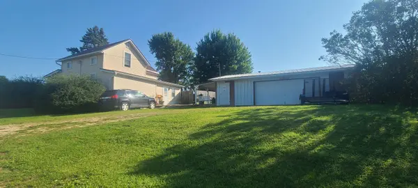 302 E Van Buren ST, Garnavillo, IA 52049