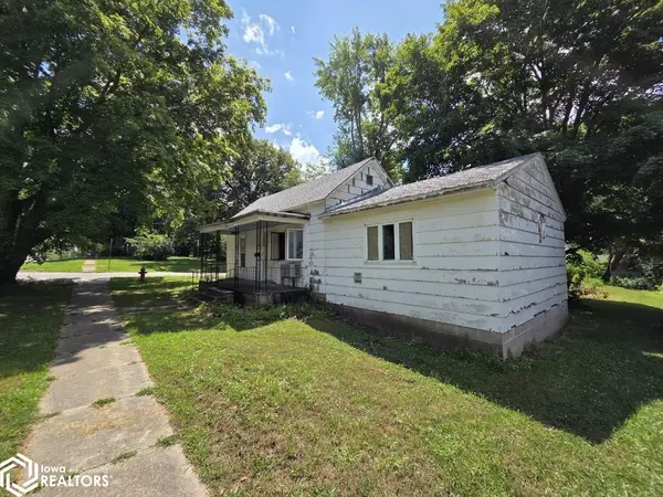 403 E Adams ST, Mount Ayr, IA 50854