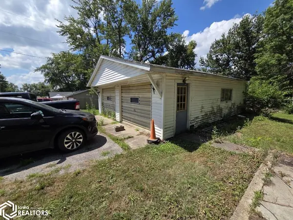 403 E Adams ST, Mount Ayr, IA 50854