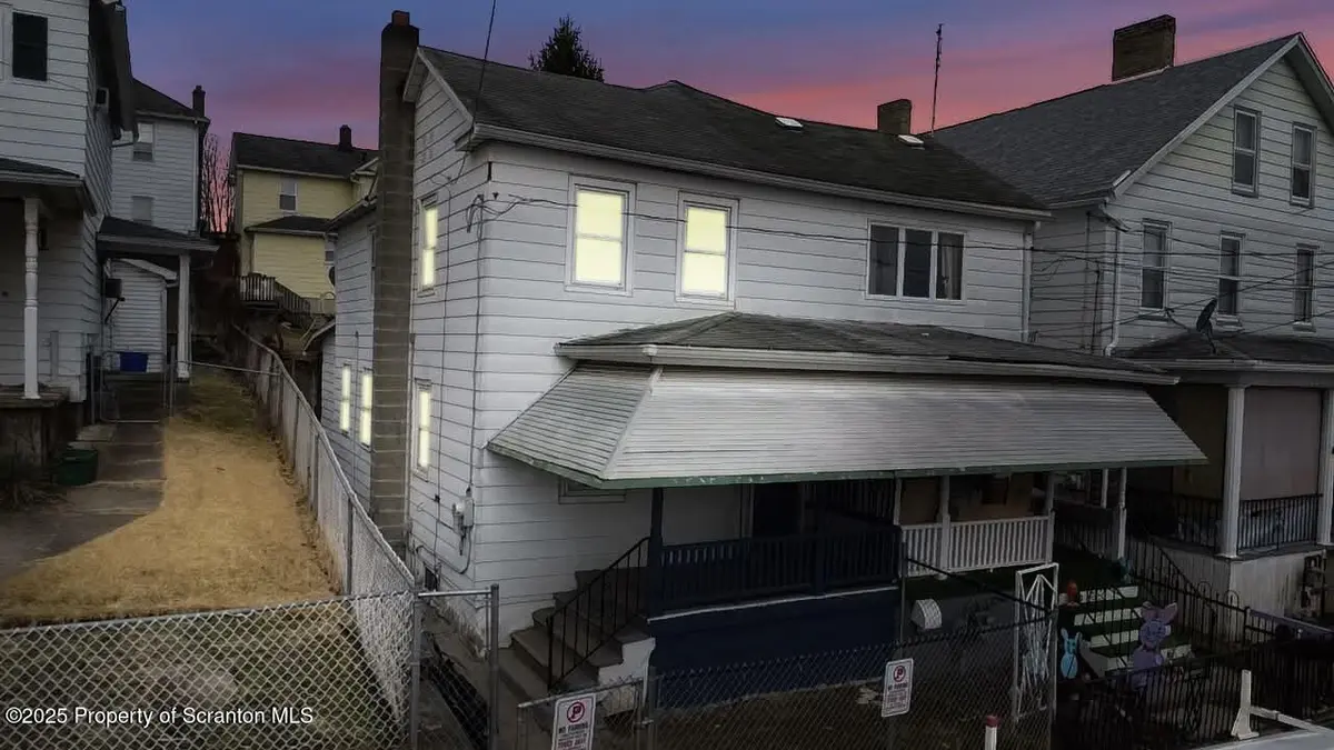93 1/2 Carroll ST, Pittston, PA 18640