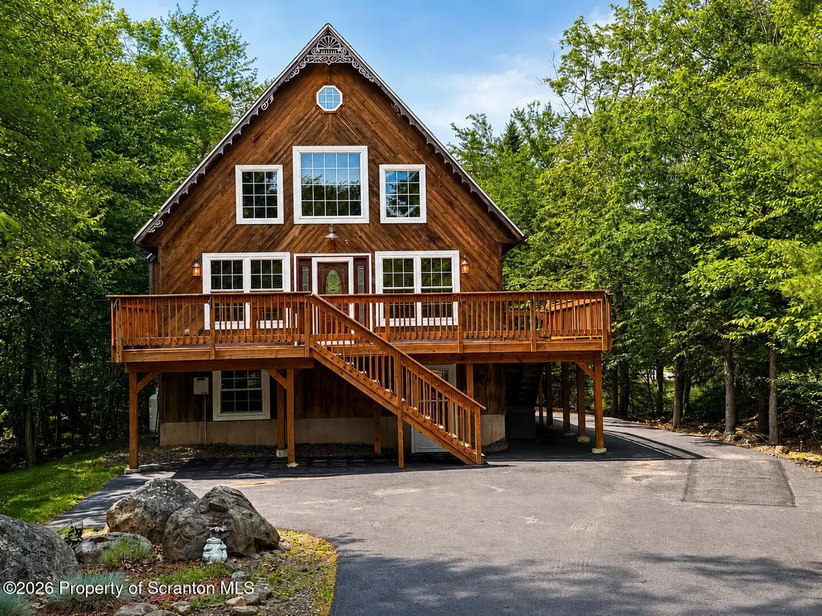 69 Floral DR, Thornhurst, PA 18424