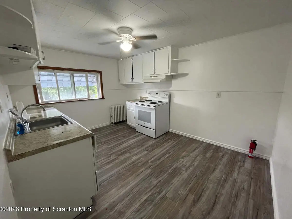 313 N Apple ST #2nd Floor, Dunmore, PA 18512