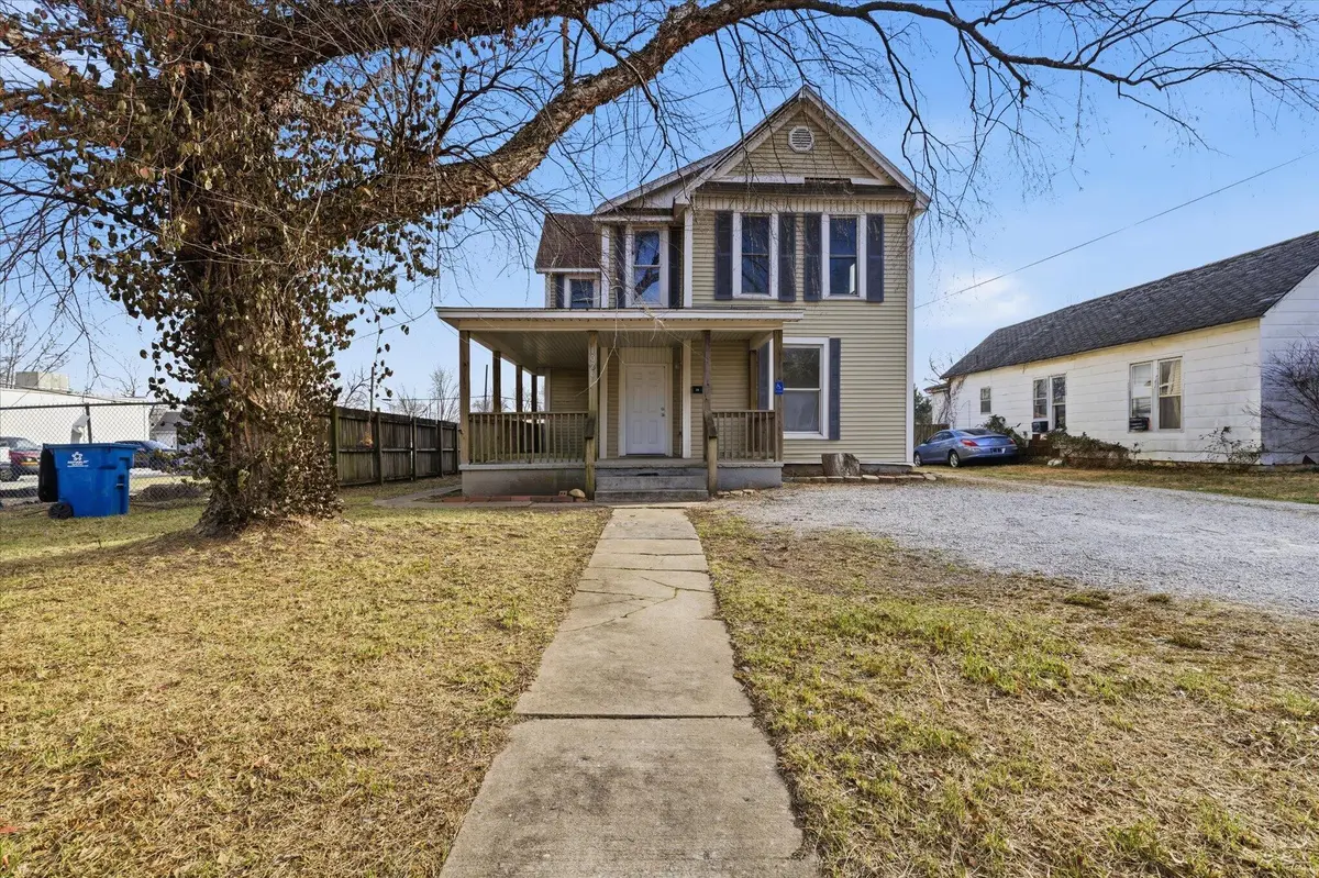 1026 W Division ST, Springfield, MO 65803