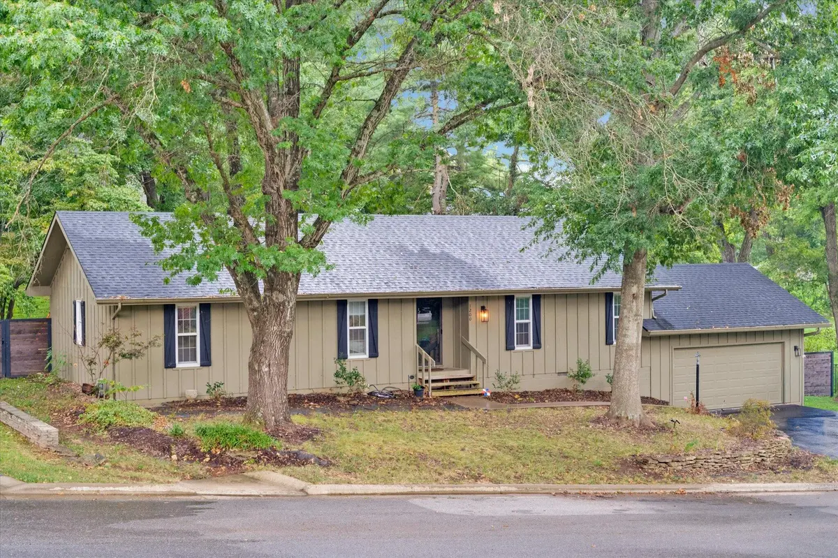 1200 E Summerhill ST, Ozark, MO 65721