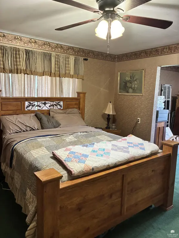 1332 100th RD, Peabody, KS 66866