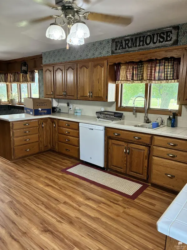 1332 100th RD, Peabody, KS 66866