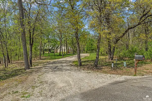 14255 Liberty CIR, Wamego, KS 66547