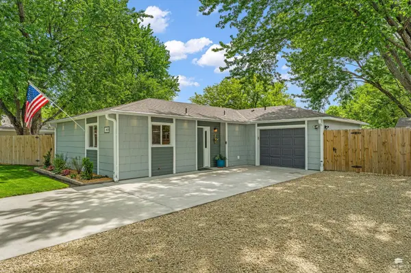 2421 Brook LN, Manhattan, KS 66502