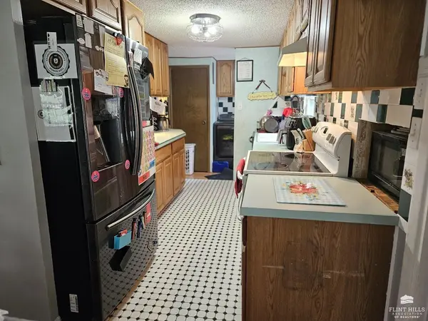 481 Sun LN, Herington, KS 67449