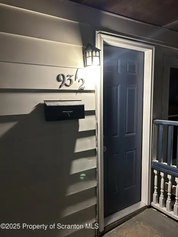 93 1/2 Carroll ST, Pittston, PA 18640