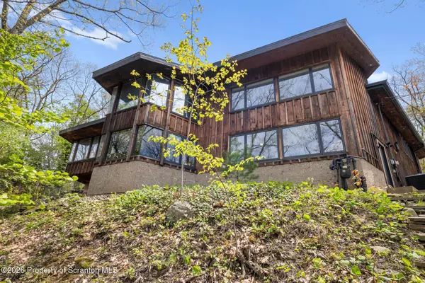 4 Elmhurst BLVD, Scranton, PA 18505