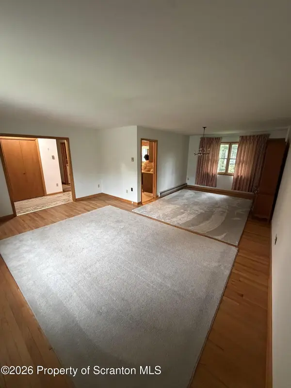410 Barbara DR, Roaring Brook Twp, PA 18444