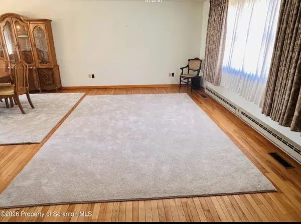 410 Barbara DR, Roaring Brook Twp, PA 18444