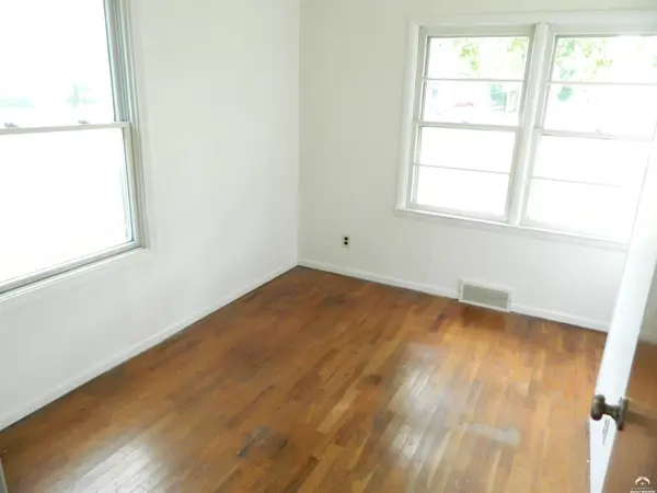 2105 Haskell AVE, Lawrence, KS 66046
