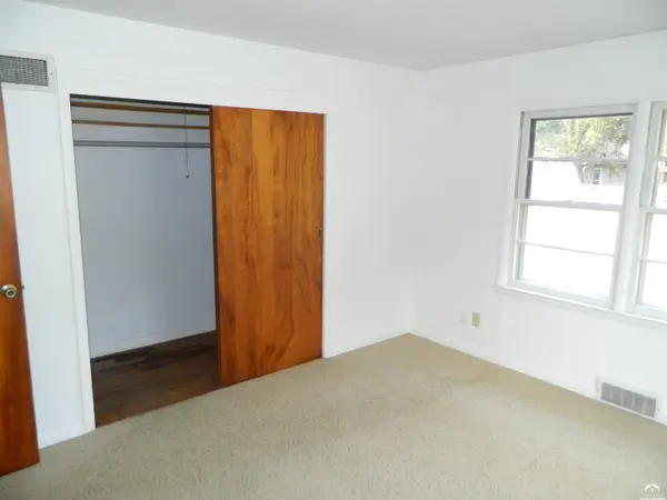 2105 Haskell AVE, Lawrence, KS 66046