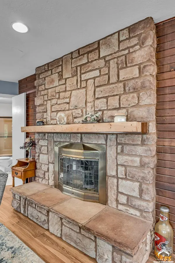 7685 Comanche RD, Meriden, KS 66512