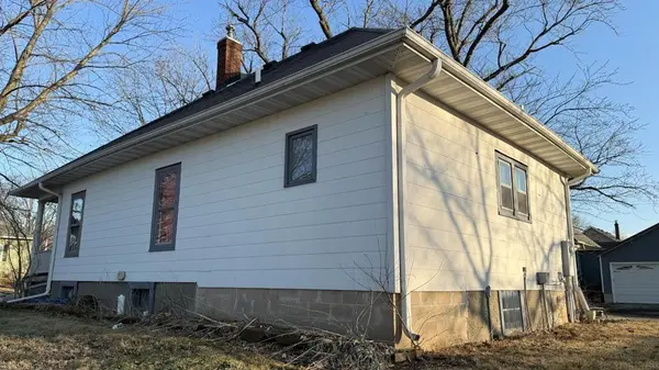 207 7th ST, Grundy Center, IA 50638