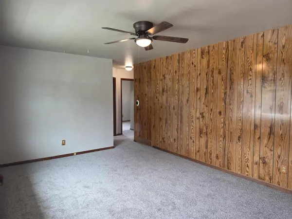 1525 Robin RD, Waterloo, IA 50701