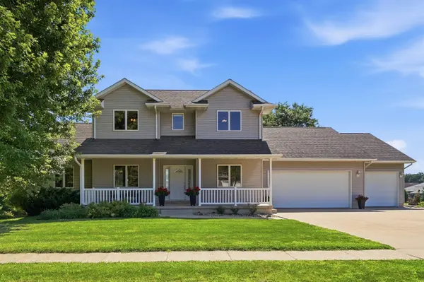 310 12th Street NE, Waverly, IA 50677