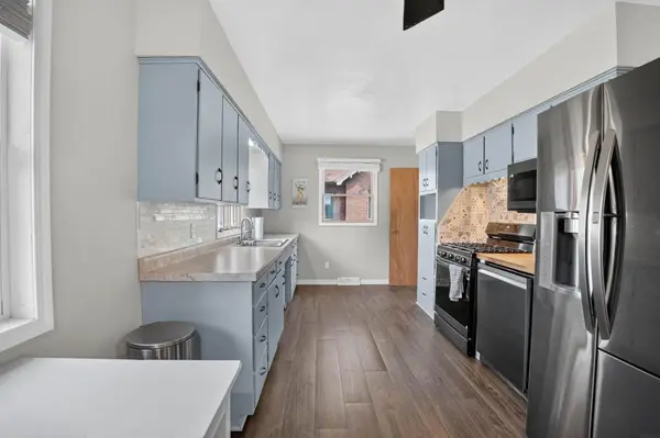 516 NW 1St ST, Waverly, IA 50677