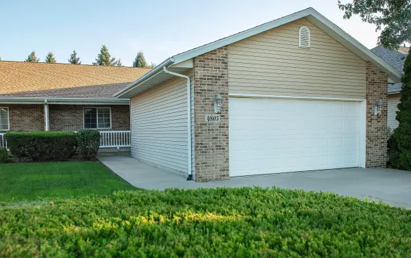 4805 Briarwood DR, Cedar Falls, IA 50613