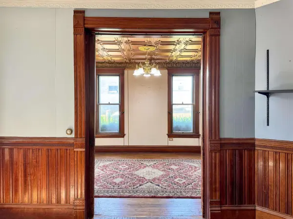 1003 Edgington AVE, Eldora, IA 50627