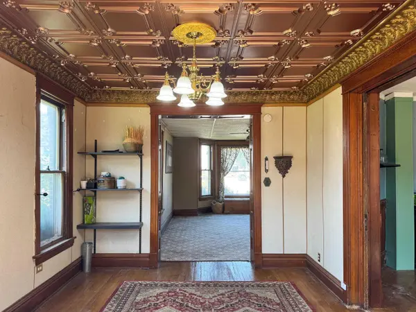 1003 Edgington AVE, Eldora, IA 50627