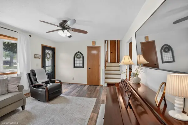 1921 Carriage Hill DR, Waterloo, IA 50701
