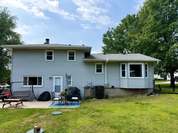 4024 Horseshoe DR, Cedar Falls, IA 50613