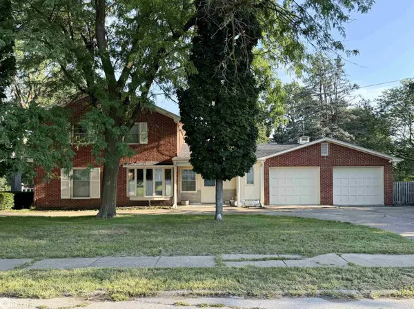 900 N Grand ST, Chariton, IA 50049