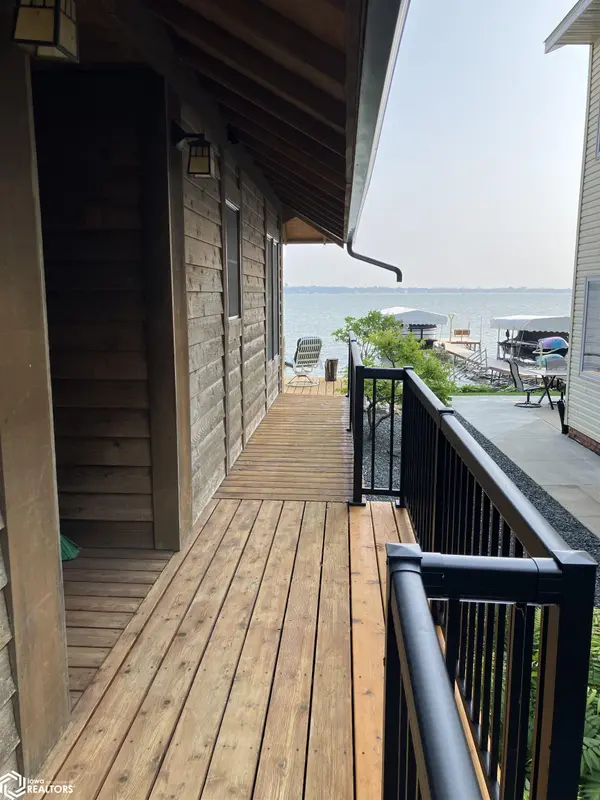 15340 5th ST, Clear Lake, IA 50428