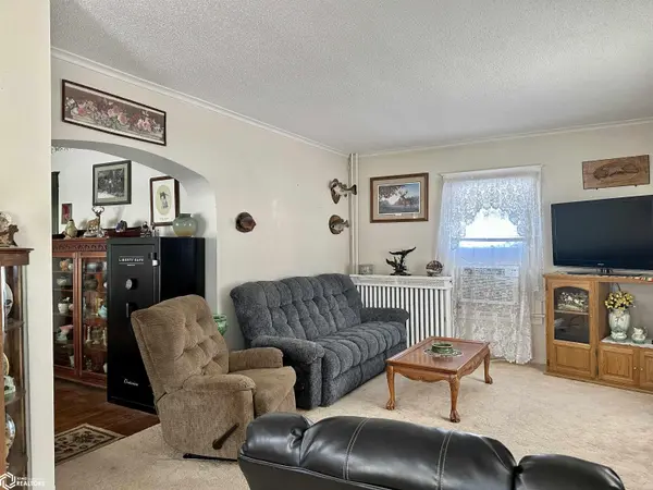 411 N Grand ST, Chariton, IA 50049