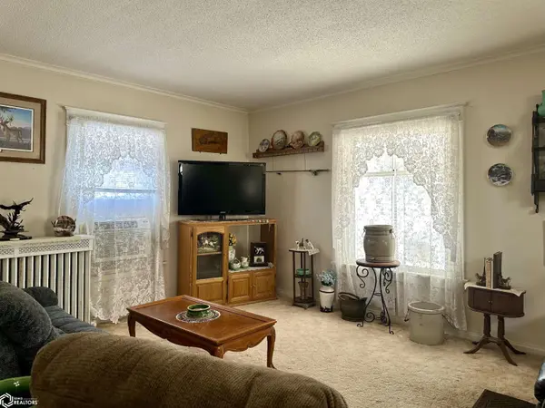 411 N Grand ST, Chariton, IA 50049