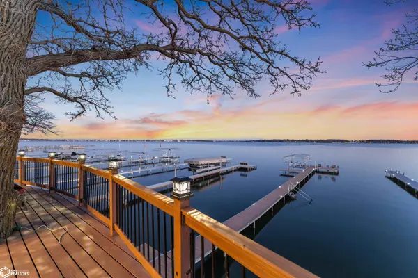 2207 N Shore DR, Clear Lake, IA 50428