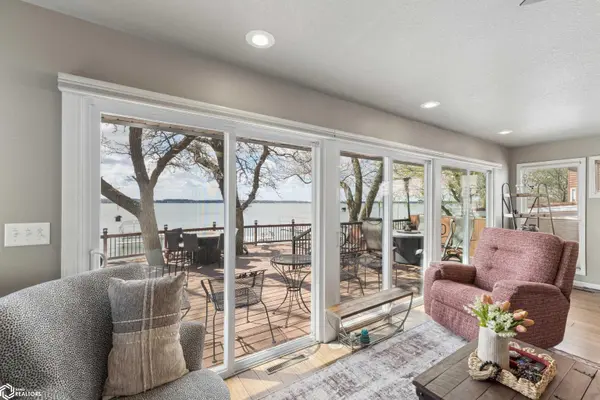 2207 N Shore DR, Clear Lake, IA 50428