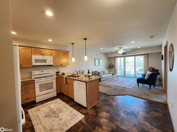 809 7th Ave N #311, Clear Lake, IA 50428