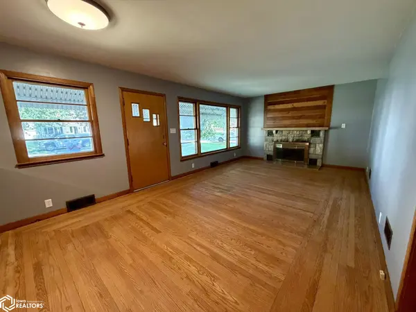 115 S 6th ST, Wapello, IA 52653