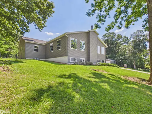 1513 N State Hwy 96, Hamilton, IL 62341