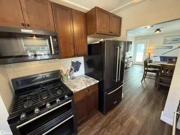 206 N 9th ST, Clear Lake, IA 50428