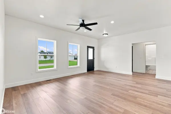 209 Laci Dru DR, Mediapolis, IA 52637