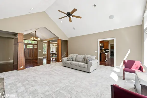 95 Oak Run DR, Mason City, IA 50401